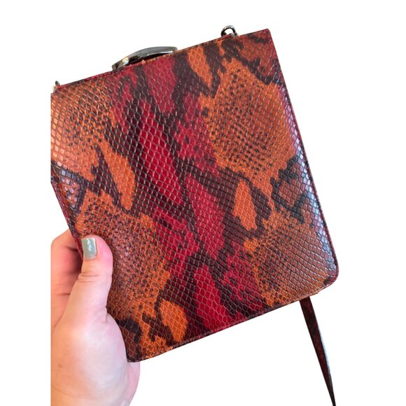 Vintage Lamarthe Italy Snake Print Leather Shoulder Bag Wine Metal Clasp Closure - Picture 11 of 13